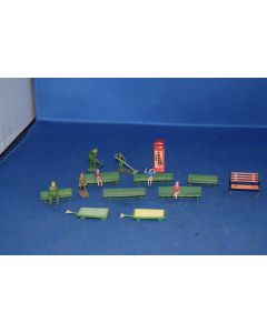 '00' Station Seats, Figures, Trollies Phone Box Etc. (13 Pieces) 