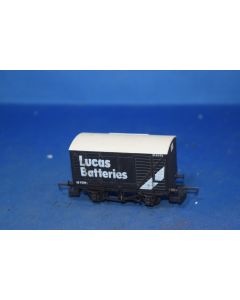 Lima 305606 Corrugated End Van 'Lucas Batteries' (No Box)