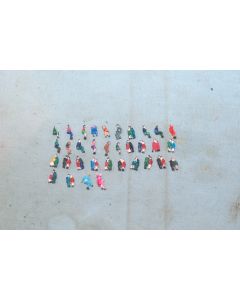 'N' Gauge 50 Seated Figures [16 Pieces Couples] ( All Painted ) 5