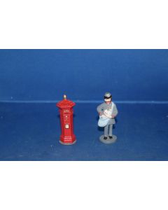 '0' Gauge Size Quality  Victorian Post Box & Postman (Metal) 