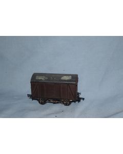 Ratio '00' Twin Vent Box Van Brown (NEM Couplings, Scale Wheels)