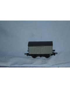Ratio '00' Single Vent Box Van Low Roof Grey (NEM Couplings, Scale Wheels)