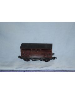 Hornby R106 Cattle Wagon Weathered 51915 (NEM Couplings, Scale Wheels)