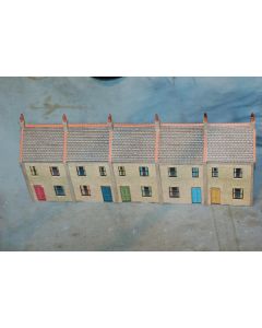 Metcalfe [Or Similar] '00' Low Relief  Terraced Houses [5]  (Made Up Kit)
