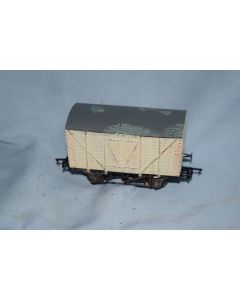 '00' Kit Built Corugated Ends Goods Van (Scale Wheels ,NEM Couplings)