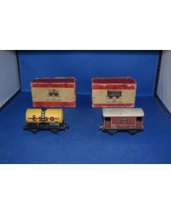 Trix TTR  640 Yellow Esso Tanker & 4/650 NE Goods Brake (Boxed)